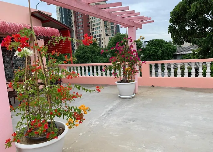 Gaiwandhanat * Bangkok